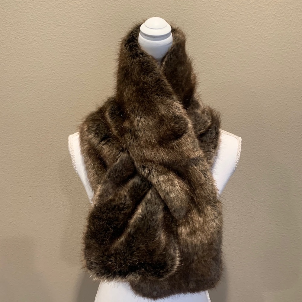 NWOT Stella and dot faux fur reversible scarf